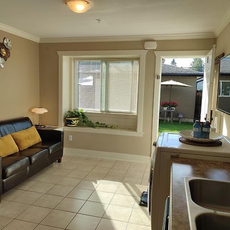 Private Suite W King Bed, Ground Level, Naturally Bright Vancouver Extérieur photo