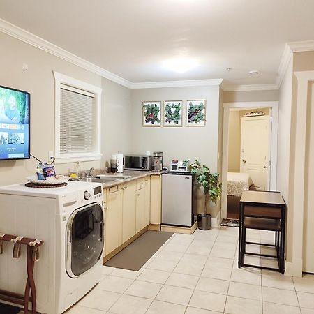 Private Suite W King Bed, Ground Level, Naturally Bright Vancouver Chambre photo