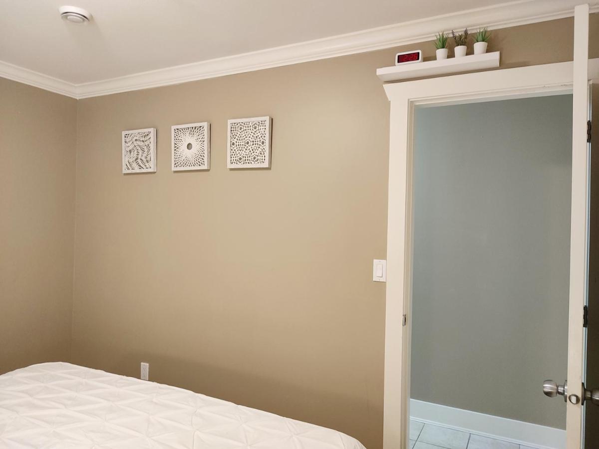 Private Suite W King Bed, Ground Level, Naturally Bright Vancouver Extérieur photo