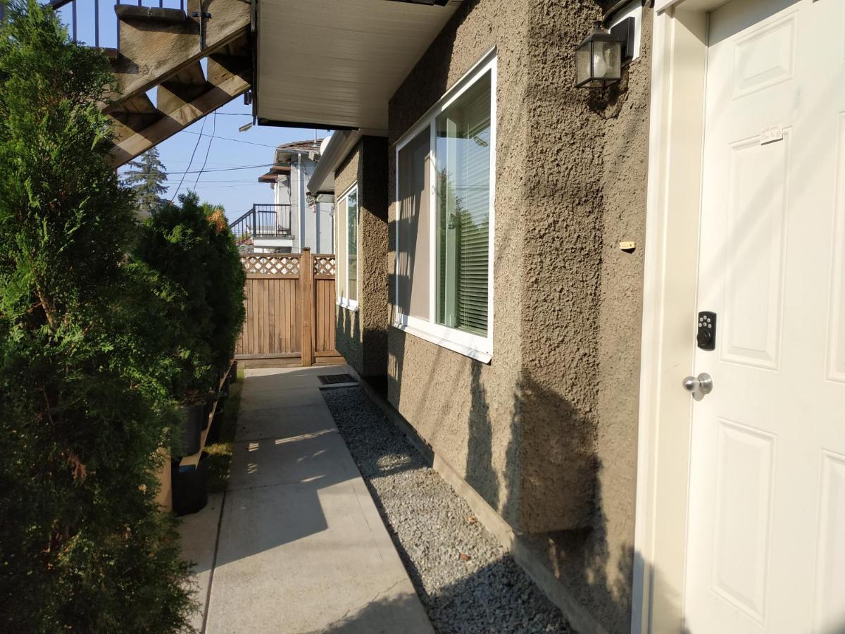 Private Suite W King Bed, Ground Level, Naturally Bright Vancouver Extérieur photo