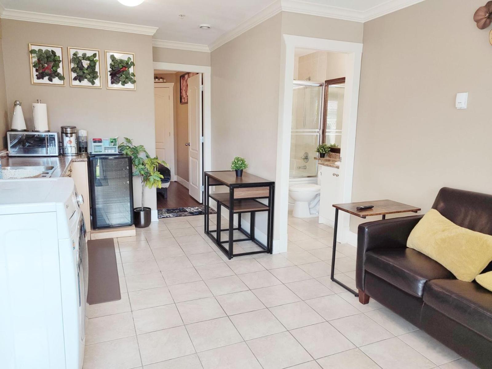 Private Suite W King Bed, Ground Level, Naturally Bright Vancouver Chambre photo